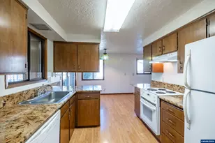 309 S Columbia Dr, Woodburn, OR 97071 - Photo 13