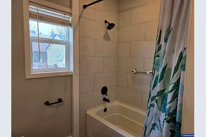 302 Jersey St, Silverton, OR 97381 - Photo 13