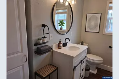 302 Jersey St, Silverton, OR 97381 - Photo 9