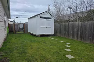302 Jersey St, Silverton, OR 97381 - Photo 17