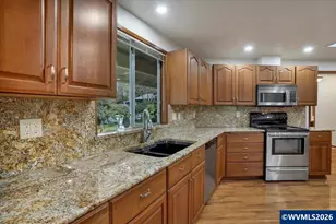 989 SW Hunter St, Dallas, OR 97338 - Photo 15