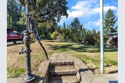 698 Grandview Av, Scotts Mills, OR 97375 - Photo 11