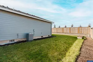 210 Walnut St, Mount Angel, OR 97362 - Photo 45