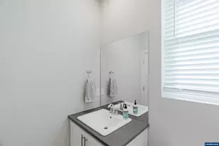 210 Walnut St, Mount Angel, OR 97362 - Photo 37