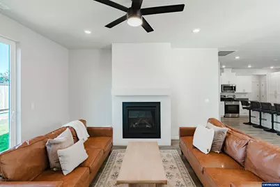 210 Walnut St, Mount Angel, OR 97362 - Photo 19