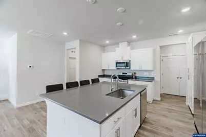 210 Walnut St, Mount Angel, OR 97362 - Photo 5