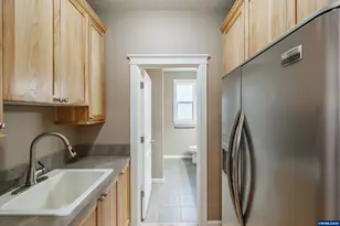 2697 Broadway St NW, Albany, OR 97321 - Photo 33