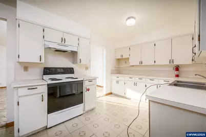 1515 Powell St SE, Albany, OR 97322 - Photo 9
