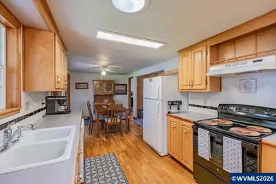 220 View Ln, Lebanon, OR 97355 - Photo 17