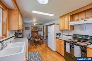 220 View Ln, Lebanon, OR 97355 - Photo 17