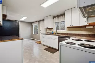 27329 Rowell Hill Rd, Sweet Home, OR 97386 - Photo 11