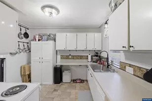 3090 D St NE, Salem, OR 97301 - Photo 13