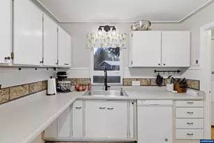 3090 D St NE, Salem, OR 97301 - Photo 11