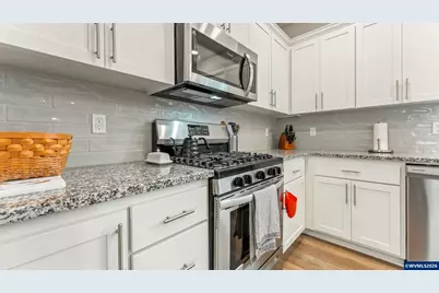 3933 Lindburg Rd SE, Salem, OR 97302 - Photo 15