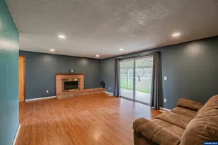 31666 S 5th St, Lebanon, OR 97355 - Photo 9