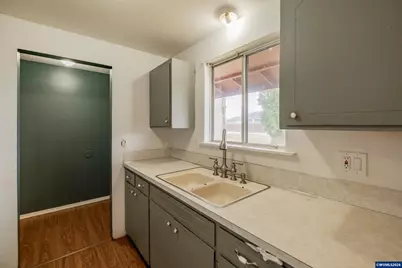 31666 S 5th St, Lebanon, OR 97355 - Photo 15