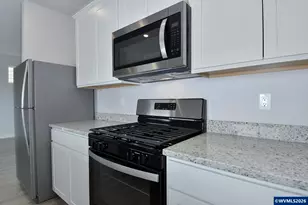 1355 Owl Ave, Woodburn, OR 97071 - Photo 9