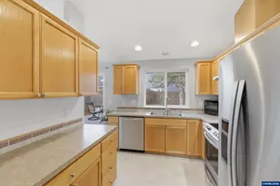 1194 S 6th St, Independence, OR 97351 - Photo 15