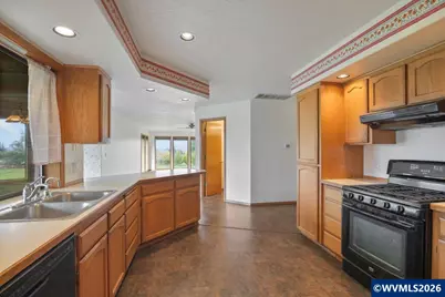 6593 Rippling Brook Dr SE, Salem, OR 97317 - Photo 9