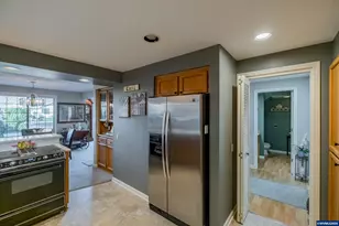 6182 N Lakeshore Ct, Keizer, OR 97303 - Photo 5