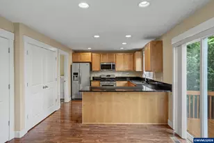 979 Ratcliff Dr SE, Salem, OR 97302 - Photo 9