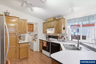 660 Wassom St, Lebanon, OR 97355 - Photo 13