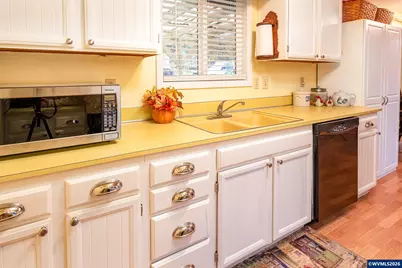 28383 Pleasant Valley Rd, Sweet Home, OR 97386 - Photo 15