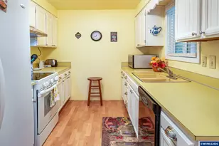 28383 Pleasant Valley Rd, Sweet Home, OR 97386 - Photo 13