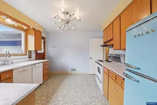 1845 24th St NE, Salem, OR 97301 - Photo 11