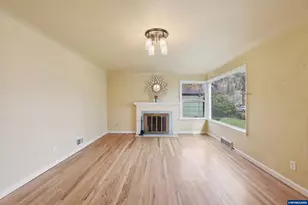 1845 24th St NE, Salem, OR 97301 - Photo 7