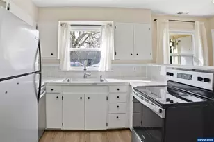 910 Ford St SE, Salem, OR 97301 - Photo 13