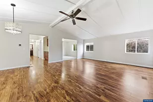 1307 S Water St, Silverton, OR 97381 - Photo 7