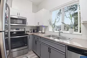 1490 Madelyn Ave SE, Salem, OR 97306 - Photo 15