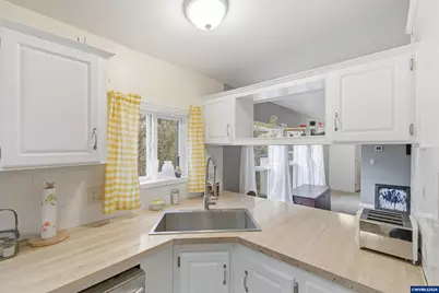 25045 Gap Rd, Brownsville, OR 97327 - Photo 9