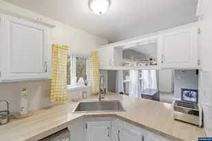 25045 Gap Rd, Brownsville, OR 97327 - Photo 9