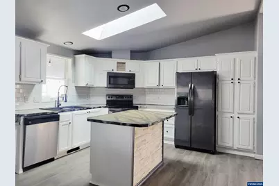 4722 Wyoming Cir NE, Salem, OR 97305 - Photo 9