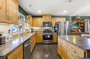 226 NW Sagan Lp, Sheridan, OR 97378 - Photo 9