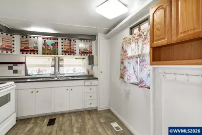 5422 Portland Rd NE #10, Salem, OR 97305 - Photo 15