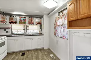 5422 Portland Rd NE, Salem, OR 97305 - Photo 15