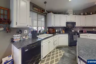 2120 Robins Ln, Salem, OR 97306 - Photo 19