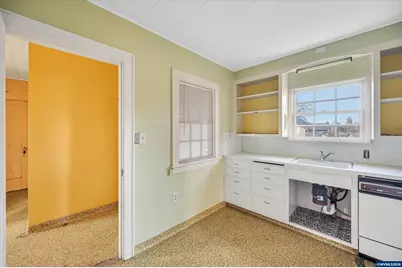 923 SW Ellis St, Dallas, OR 97338 - Photo 13