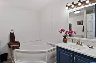 1201 SW 28th St, Redmond, OR 97756 - Photo 23