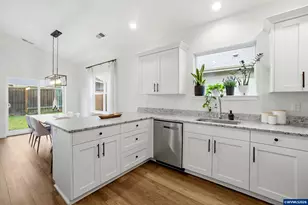 1631 SE Salmonberry Ave, Dallas, OR 97338 - Photo 17