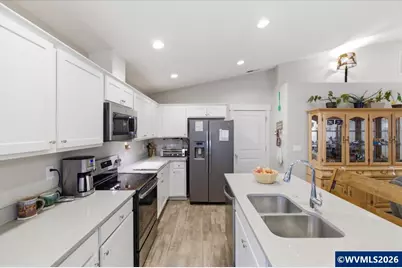 806 Wassom St, Lebanon, OR 97355 - Photo 13