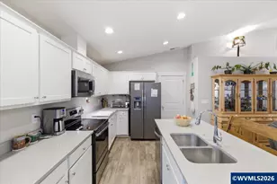 806 Wassom St, Lebanon, OR 97355 - Photo 13