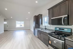 4435 Knotty Pne Ct, Sweet Home, OR 97386 - Photo 17