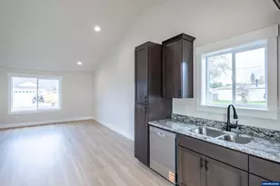 4410 Knotty Pne Ct, Sweet Home, OR 97386 - Photo 13