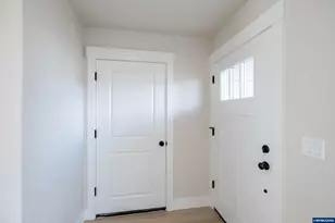 4410 Knotty Pne Ct, Sweet Home, OR 97386 - Photo 3