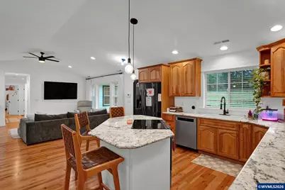 37502 Agate Dr, Lebanon, OR 97355 - Photo 9