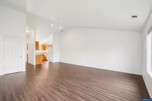 2315 SW Hannah Cir, McMinnville, OR 97128 - Photo 9